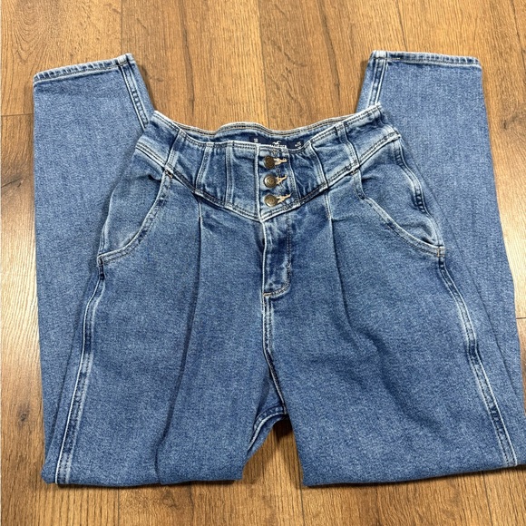 Hollister High Rise Blue Jeans - Picture 2 of 8